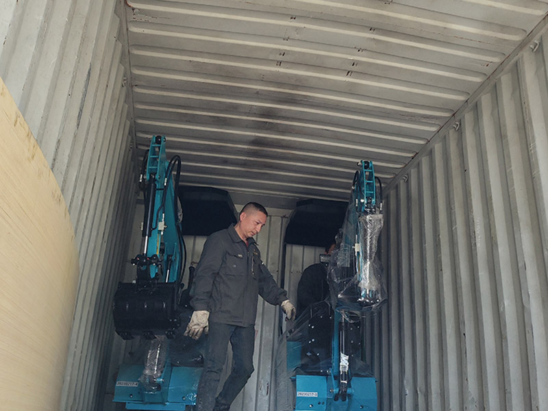 Excavator loading Packing and delivery